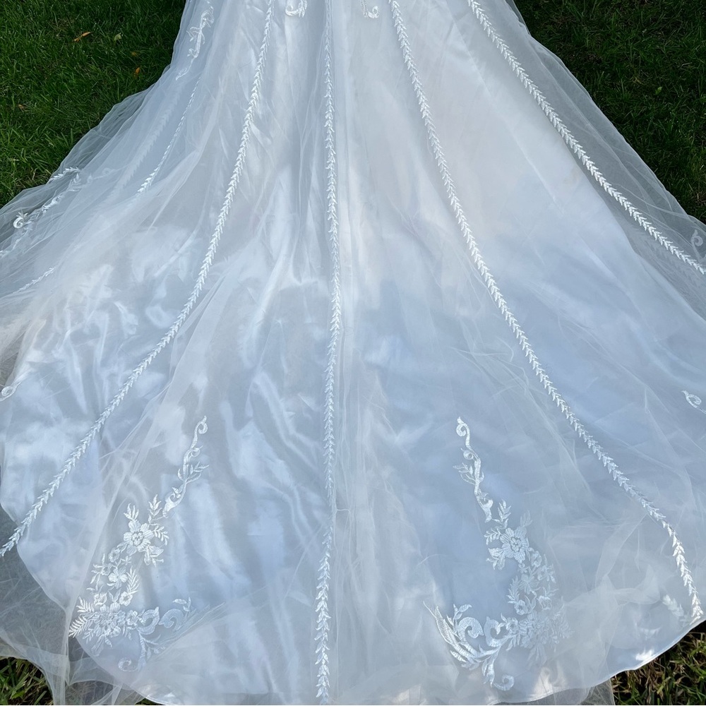 Beautiful Beaded Wedding Gown Like-New - Picture 8 of 13